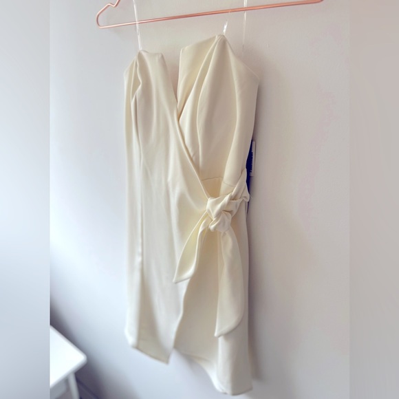 Off White Sweetheart Faux Wrap Dress by Trixxi NEW - Picture 4 of 7